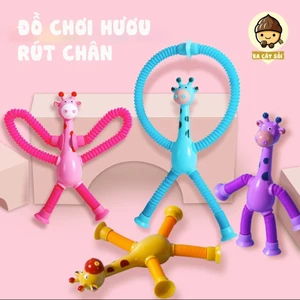 Hươu cao cổ phát sáng kéo dài tay chân dính tường.