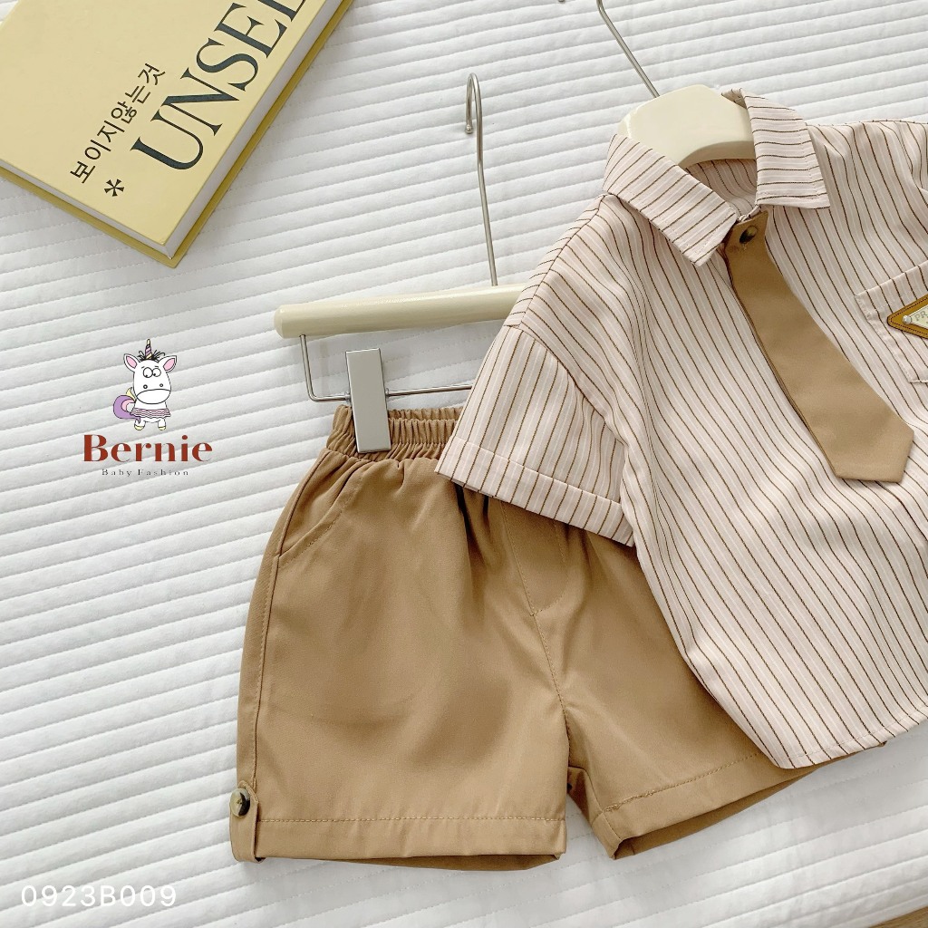 Bộ sơ mi kẻ nâu đính tag kèm cavat cá tính cho bé trai, set sơ mi cộc tay bé trai phong cách Hàn Quốc Bernie