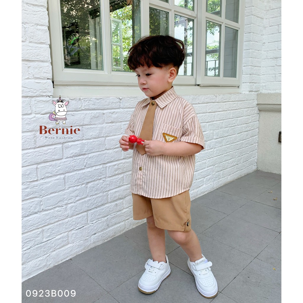 Bộ sơ mi kẻ nâu đính tag kèm cavat cá tính cho bé trai, set sơ mi cộc tay bé trai phong cách Hàn Quốc Bernie