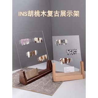 Bảng trưng bày mẫu móng nhiều kiểu