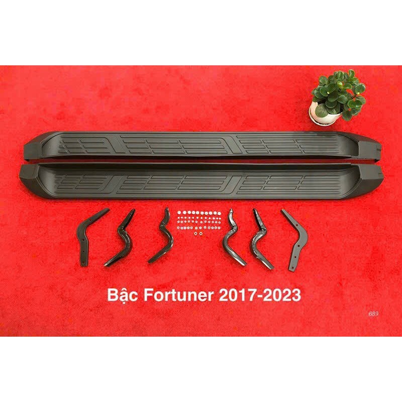 Bậc lên xuống xe Toyota Fortuner 2007-2023, Mẫu Đen đúc theo xe. Hàng chất lượng tốt