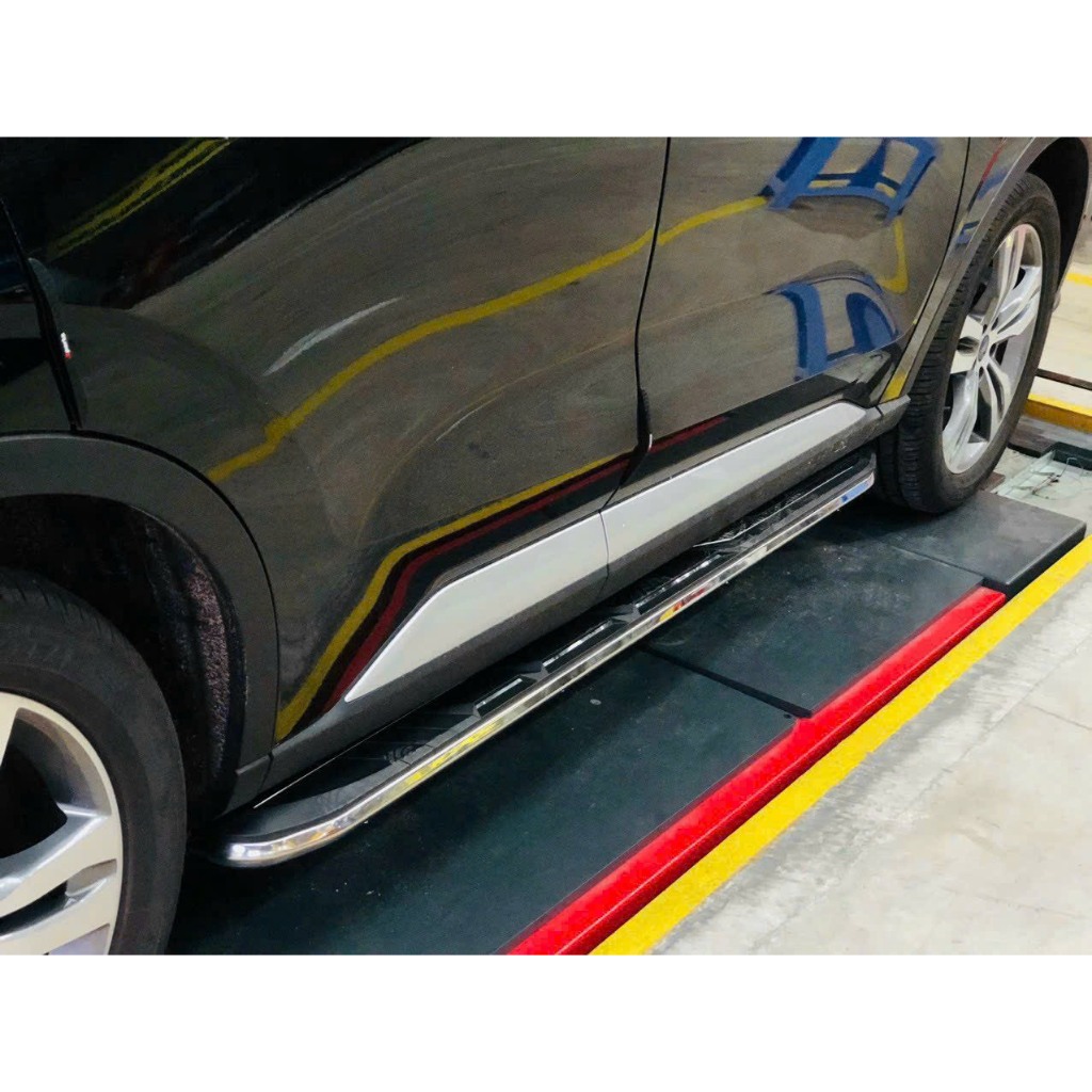 Bậc lên xuống xe Ford Territory 2022-2026, Bậc dẫm mẫu đen đúc chỉ inox cao cấp