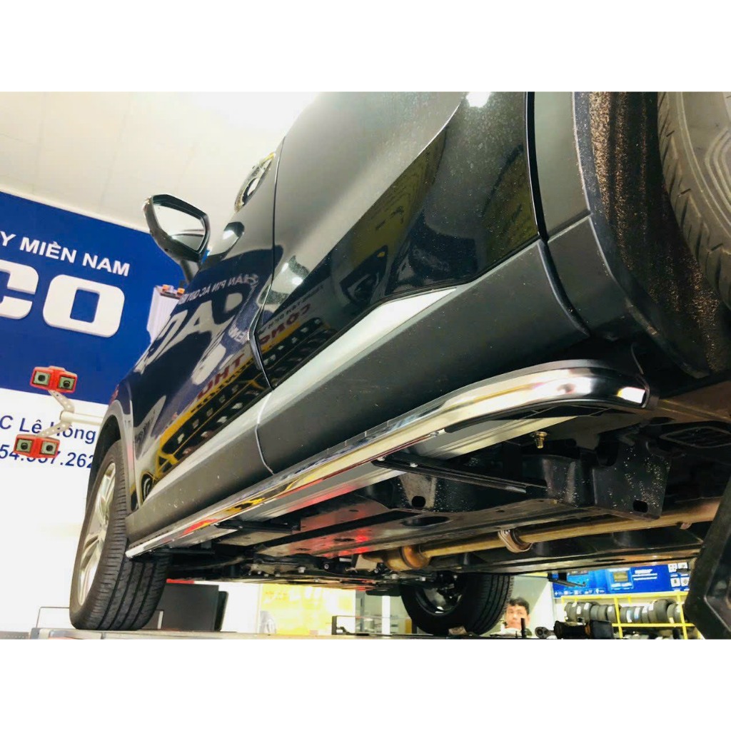 Bậc lên xuống xe Ford Territory 2022-2026, Bậc dẫm mẫu đen đúc chỉ inox cao cấp