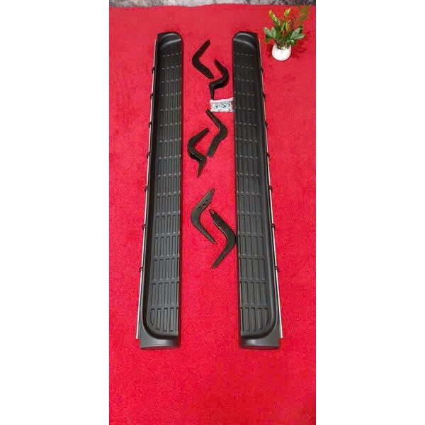 Bậc lên xuống xe Toyota Fortuner 2007-2023, Mẫu Đen đúc theo xe. Hàng chất lượng tốt