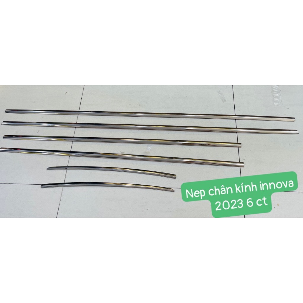 Nẹp chân kính Inox xe Innova Cross 2023 2024 2025 - Mẫu Inox sáng bóng - 2CAR