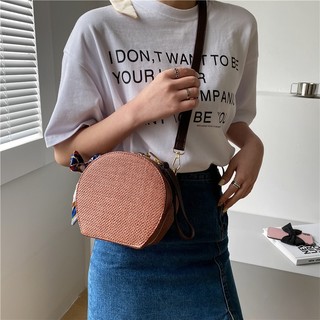 Túi cói hình táo đeo chéo đi dạo đi biển