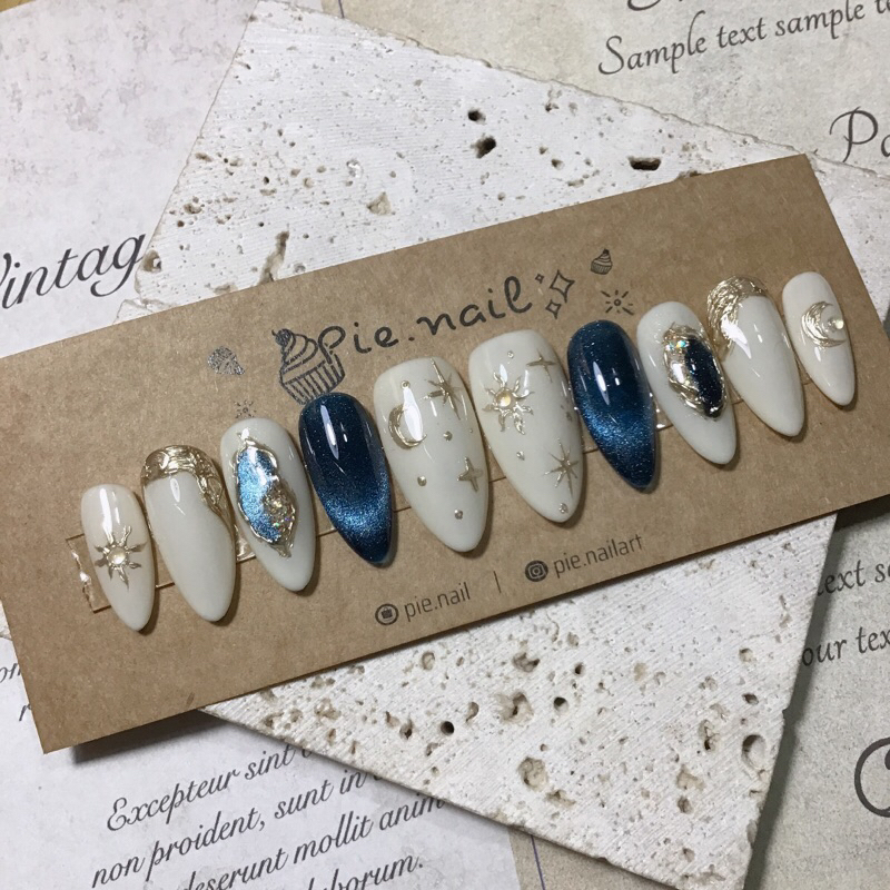 220. nailbox trắng kem mix mắt mèo xanh