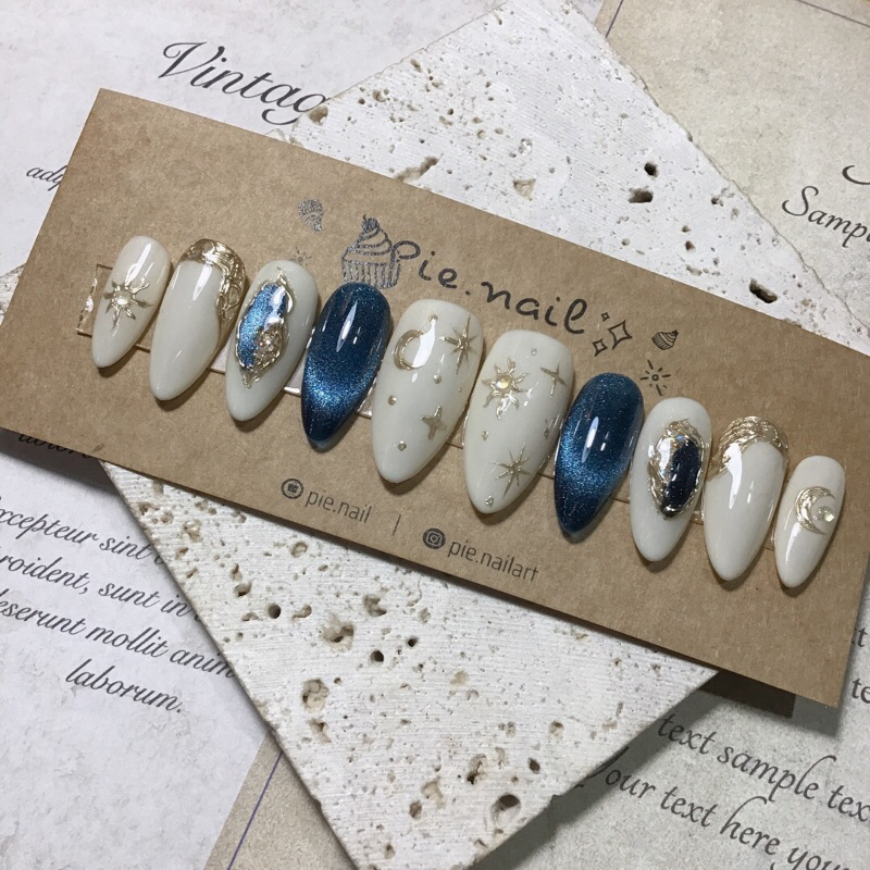220. nailbox trắng kem mix mắt mèo xanh