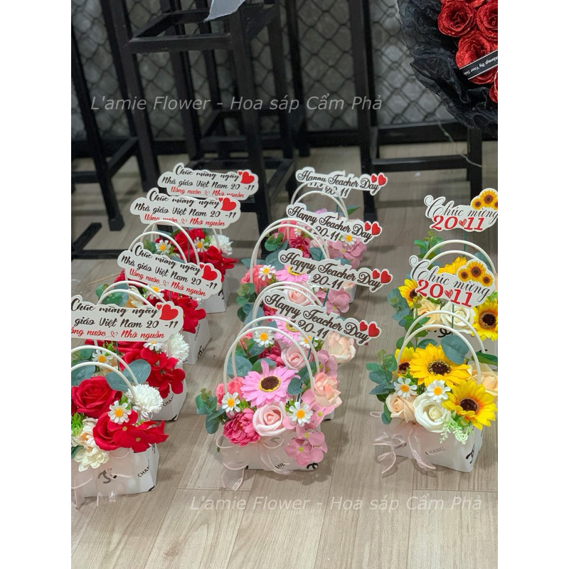 Giỏ hoa sáp mini 20-10 ( có thể đổi baner 20/11 , 8/3 , ...vv) | Shopee ...