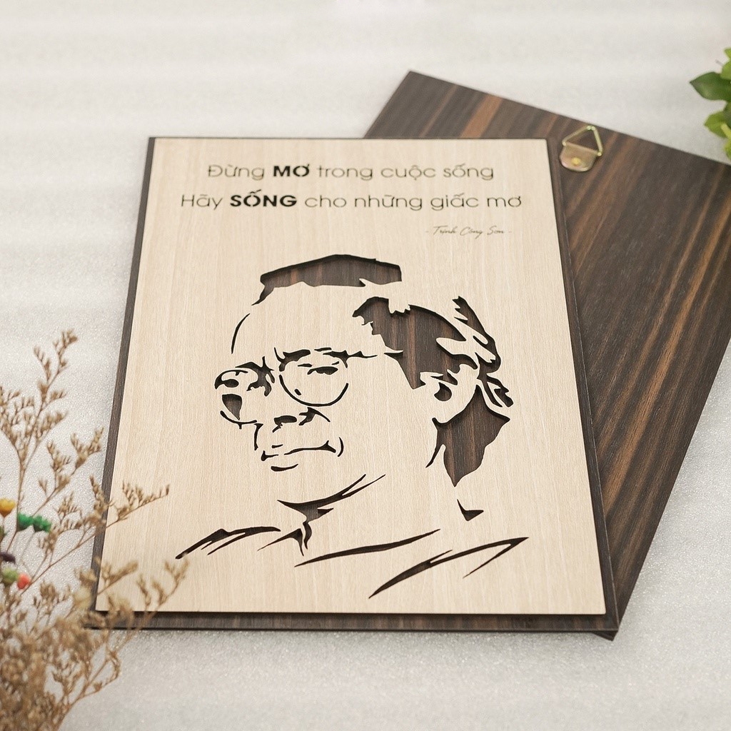 Tranh slogan Trịnh Công Sơn, tranh gỗ treo tường "Đừng mơ trong cuộc sống, hãy sống cho những giấc mơ"