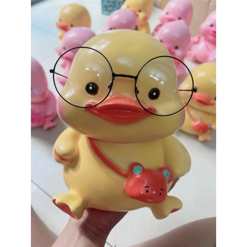 Ống heo tiết kiệm hình vịt kèm kính quà tặng đáng yêu 15x22cm