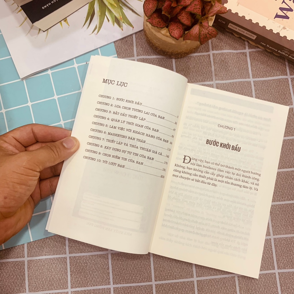 Sách Người Hướng Nội Làm Freelancer: Làm Việc Tự Do, Sống Là Chính Mình - Bizbooks