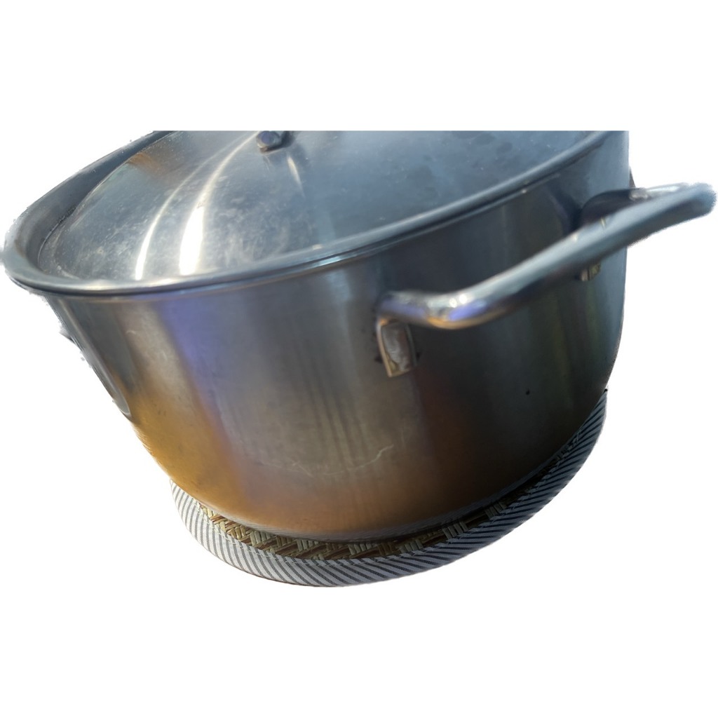 Lót nồi cơm, đường may chắc chắn , tiện dụng cho gia đình, giúp bàn ăn thêm sạch sẽ