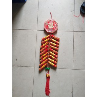 Dây Pháo Đỏ Trang Trí Tết Chất Liệu Giấy Và Coton Dây Có Chiều Dài 1M X 12cm X 3,5cm 18 Viên