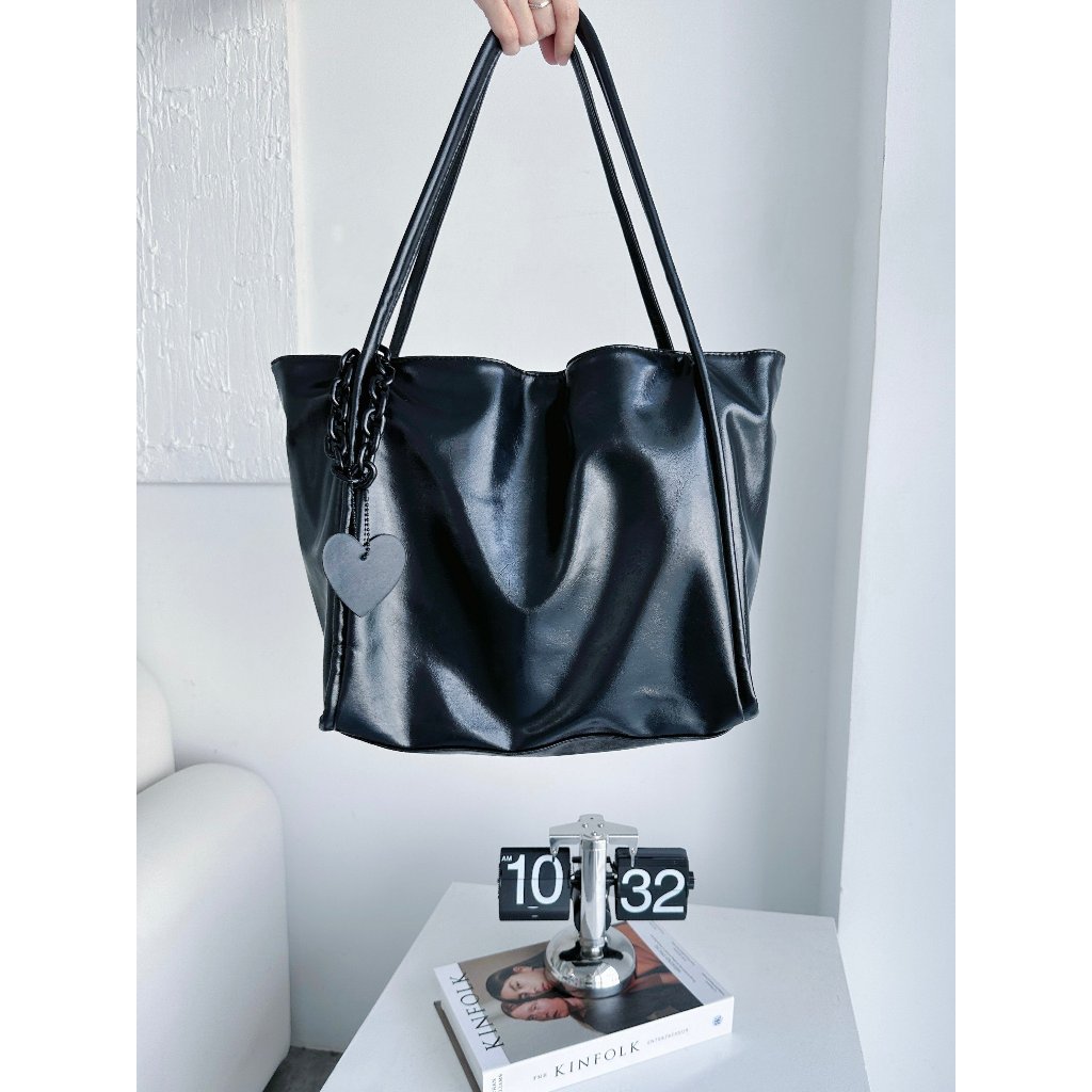 Ảnh Túi Tote sức chứa lớn mẫu mới 2023,Túi xách đeo vai thời trang dạo phố cá tính | GOÛT DE JUN 2