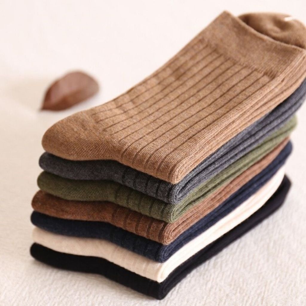 Tất nam nữ cổ trung chất liệu cotton giúp chống hôi chân đơn giản và co dãn vô cùng tốt  LANIXA T44