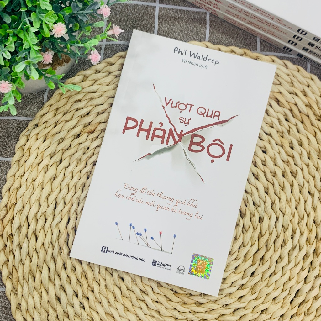 Sách Vượt Qua Sự Phản Bội: Đừng Để Tổn Thương Quá Khứ Hạn Chế Các Mối Quan Hệ Tương Lai - Bizbooks