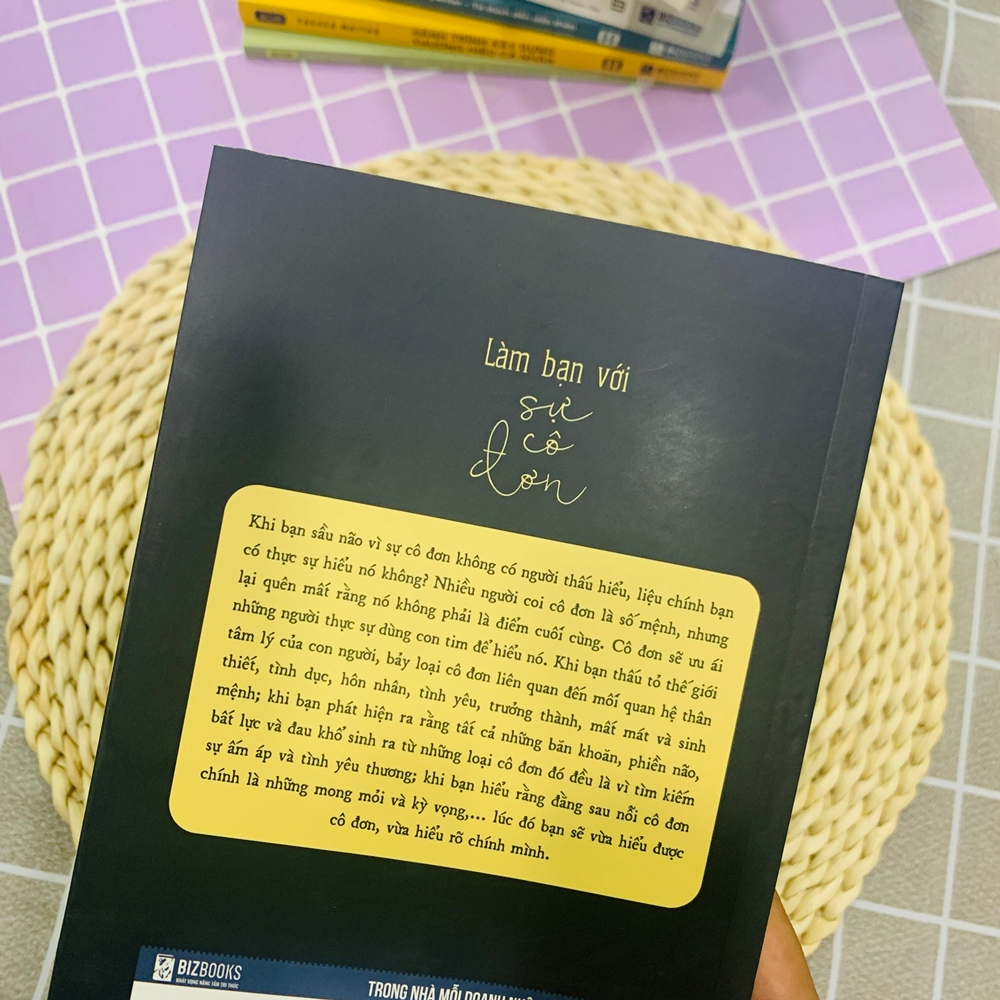 Sách Làm Bạn Với Sự Cô Đơn - Vừa Hiểu Được Cô Đơn, Vừa Hiểu Rõ Chính Mình - Bizbooks