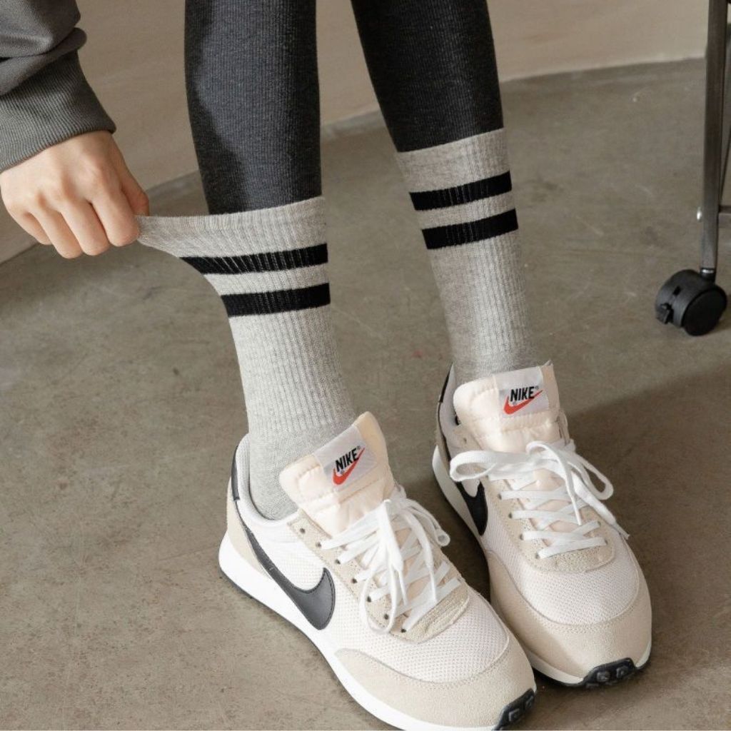 Tất nam nữ cổ trung cotton mềm mại thoáng mát 2 sọc dày dặn êm ái thấm hút và co dãn tốt LANIXA T588