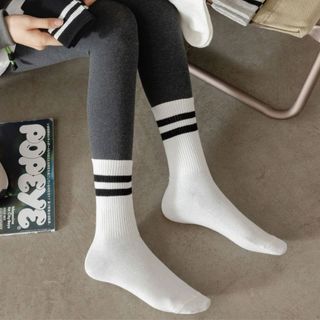 Tất nam nữ cổ cao 2 sọc trắng đen ôm viền phong cách Hàn Quốc thời trang năng động DEVARI T588