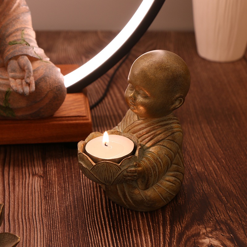 Tượng chú tiểu bê nến trang trí decor cùng tượng phật ( không kèm nến)- Tượng chú tiểu thiết kế giả cổ sắc nét tinh tế