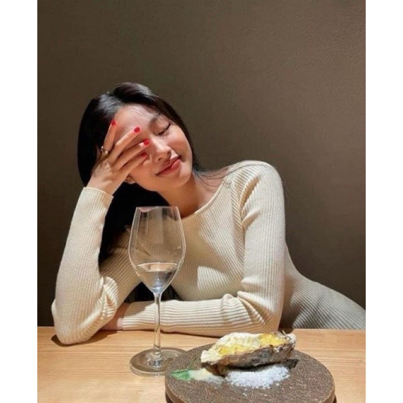 áo len dệt cổ thuyền đen be kẻ trẻ trung nữ tính