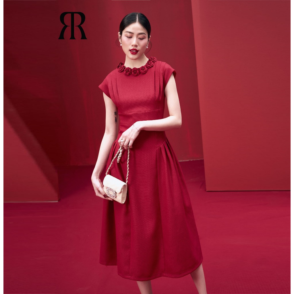 RẬP – Đầm Cổ Tròn Đính Hoa Tay Lỡ Thân Nhún Xòe – XMAS 06