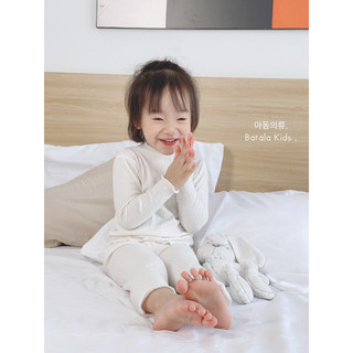 Bộ thu đông cho bé gái Batala Kids, set giữ nhiệt bé gái Hàn Quốc 2 màu trắng, kẻ 2023