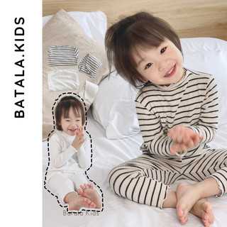 Bộ thu đông cho bé gái Batala Kids, set giữ nhiệt bé gái Hàn Quốc 2 màu trắng, kẻ 2023