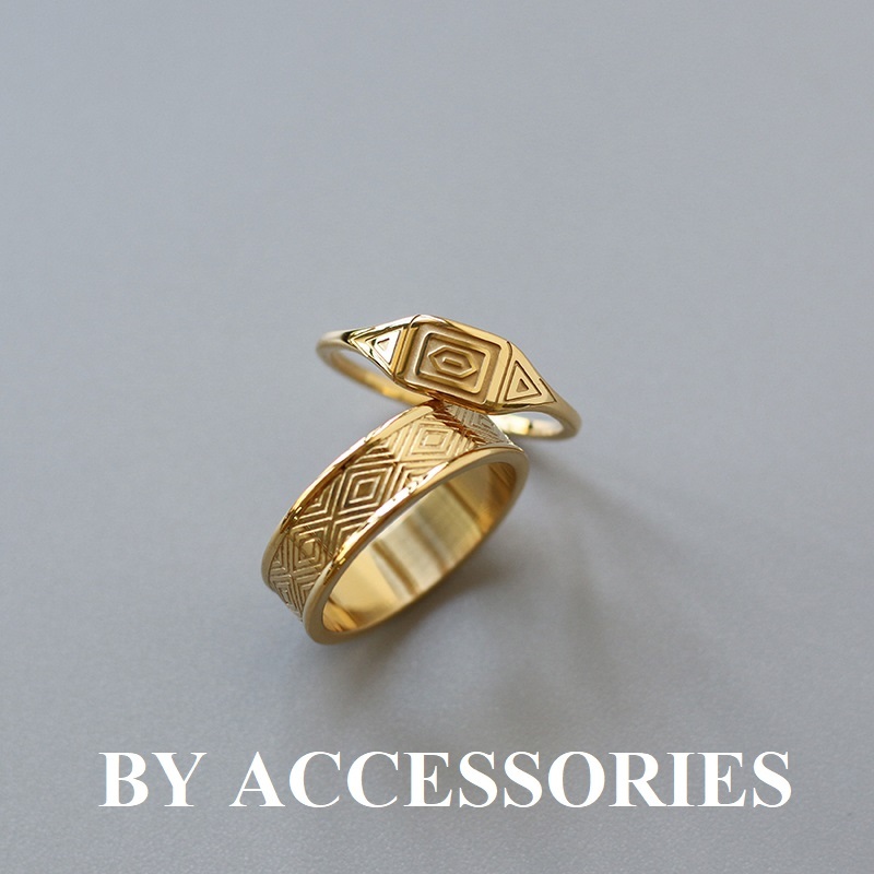 Nhẫn nam nữ unisex titan kiểu chạm nổi hoa văn hình học mạ vàng 18K không gỉ WR2345