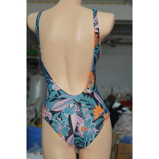 Basic Bikini đi biển họa tiết - dáng áo basic, khoét lưng sexy hàng xuất dư ZINGARA