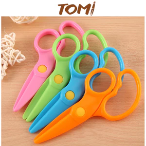 Kéo Nhựa TOMI An Toàn Cho Bé 002