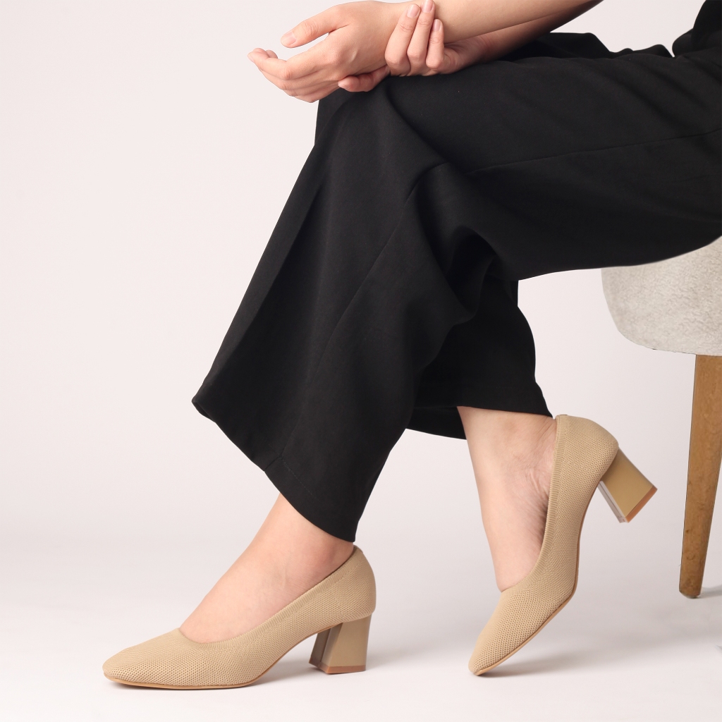 CORII - Giày Bít Cao Gót Mũi Vuông The Elegance Thời Trang và Thoải Mái Nhất - CR04EG2 Kem Da