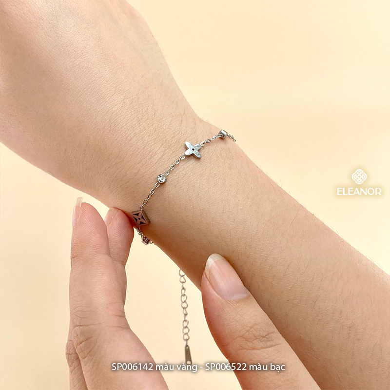 Vòng tay nữ titan Eleanor Accessories hình cỏ 4 lá đính đá phụ kiện trang sức lắc tay 6142