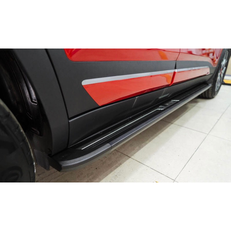 Bậc lên xuống xe Kia Seltos 2019-2026, Mẫu bậc bệ đen đúc chỉ inox cao cấp. Lắp đặt zin theo xe