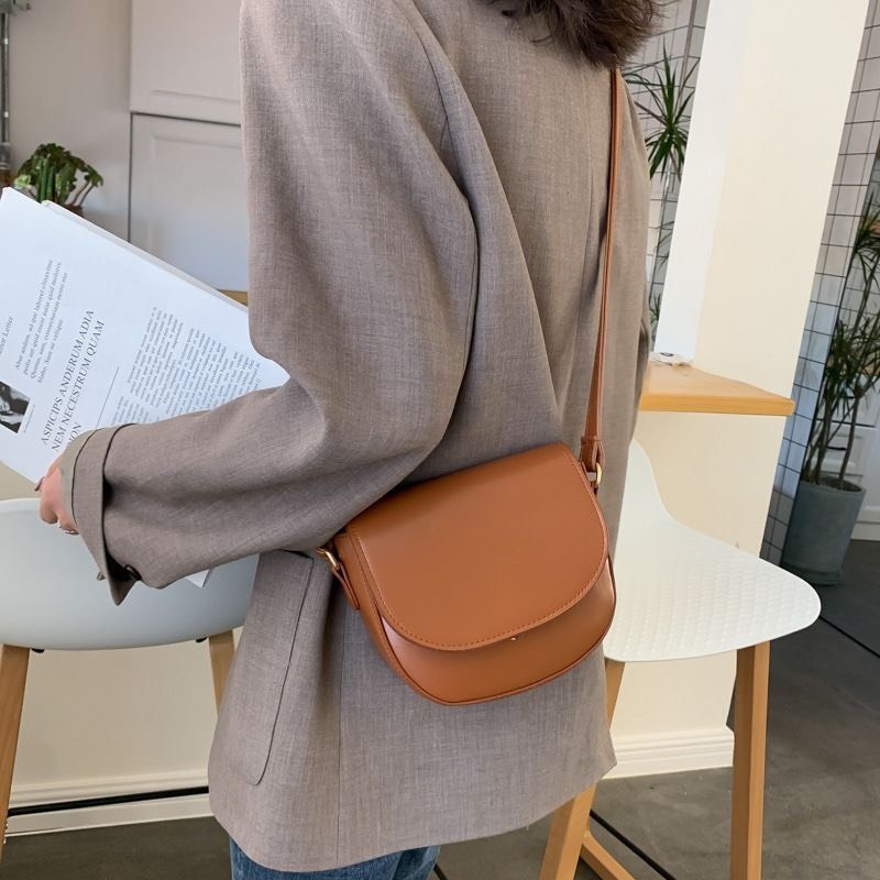 Túi xách nữ đeo chéo da bóng, nhỏ gọn dễ phối đồ phong cách trẻ trung mã  A 01124
