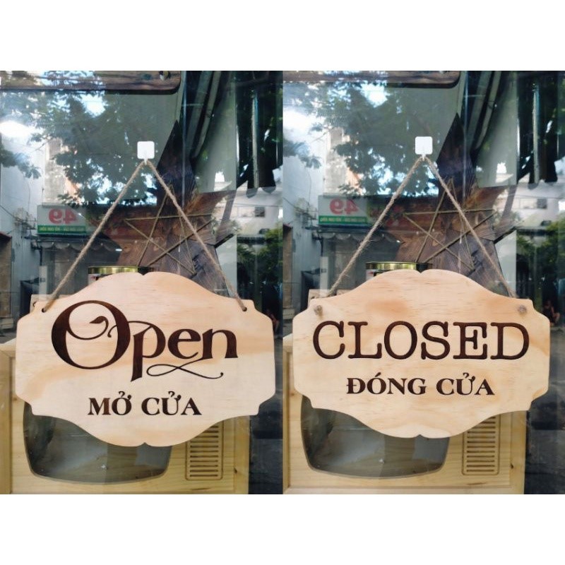 Bảng gỗ khắc lases 2 mặt nội dung "Open - Closed" song ngữ font xinh xắn + kèm dây treo