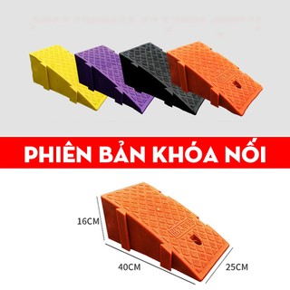 Dốc bục lên xuống xe máy, xe hơi bằng nhựa hình tam giác, Cầu dắt xe máy lên xuống bậc thềm chất liệu PVC bền bỉ