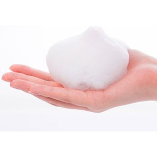Sữa Tắm Tạo Bọt Dưỡng Trắng Và Làm Mềm Mịn Da Softymo Natu Savon Hương Hoa Nhài Và Táo Nhật Bản (Gói Refill 360ml)