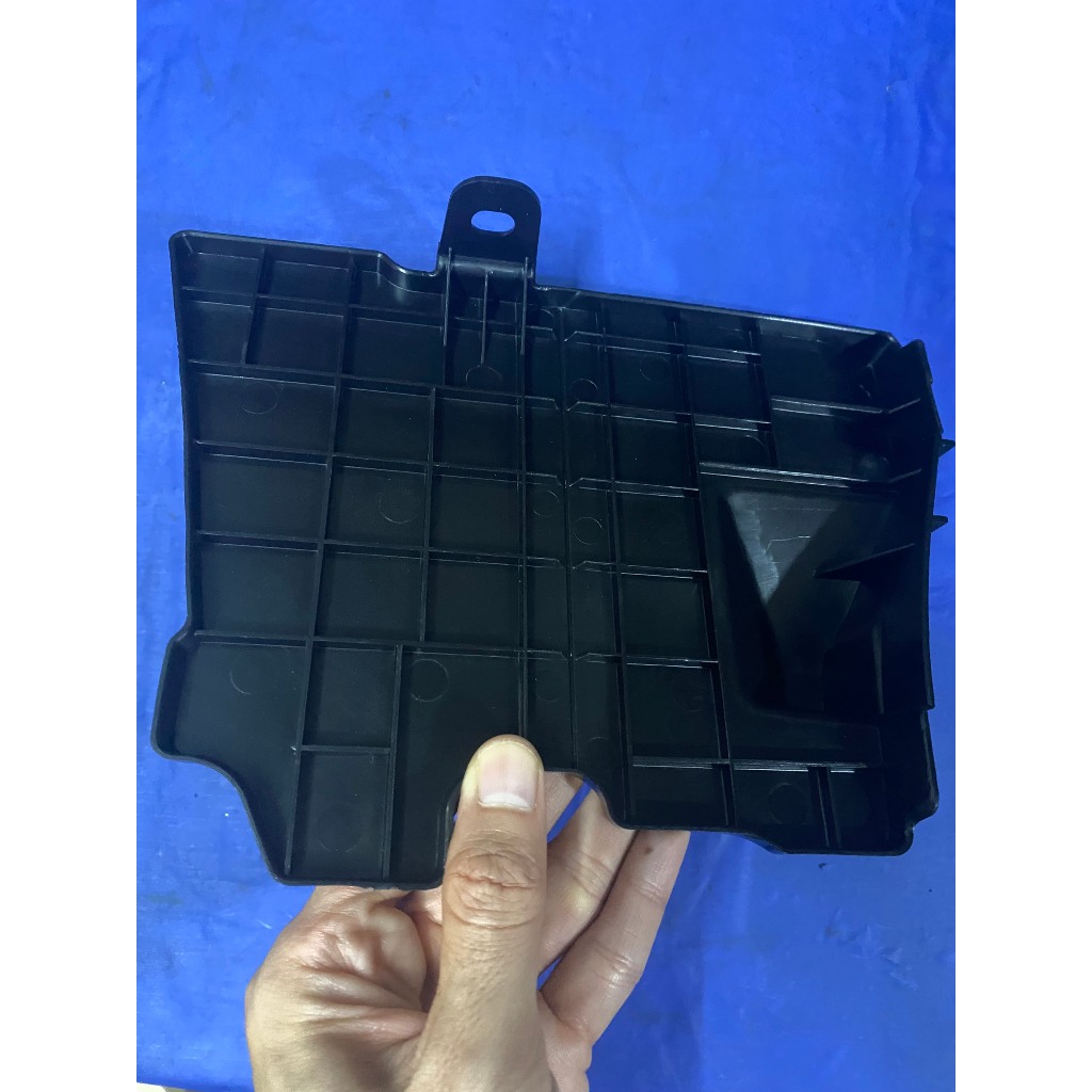 Ốp nhựa hướng gió két nước dưới xe Toyota Vios 2014-2023, Ốp nhựa hướng gió bên lái, bên phụ phía dưới