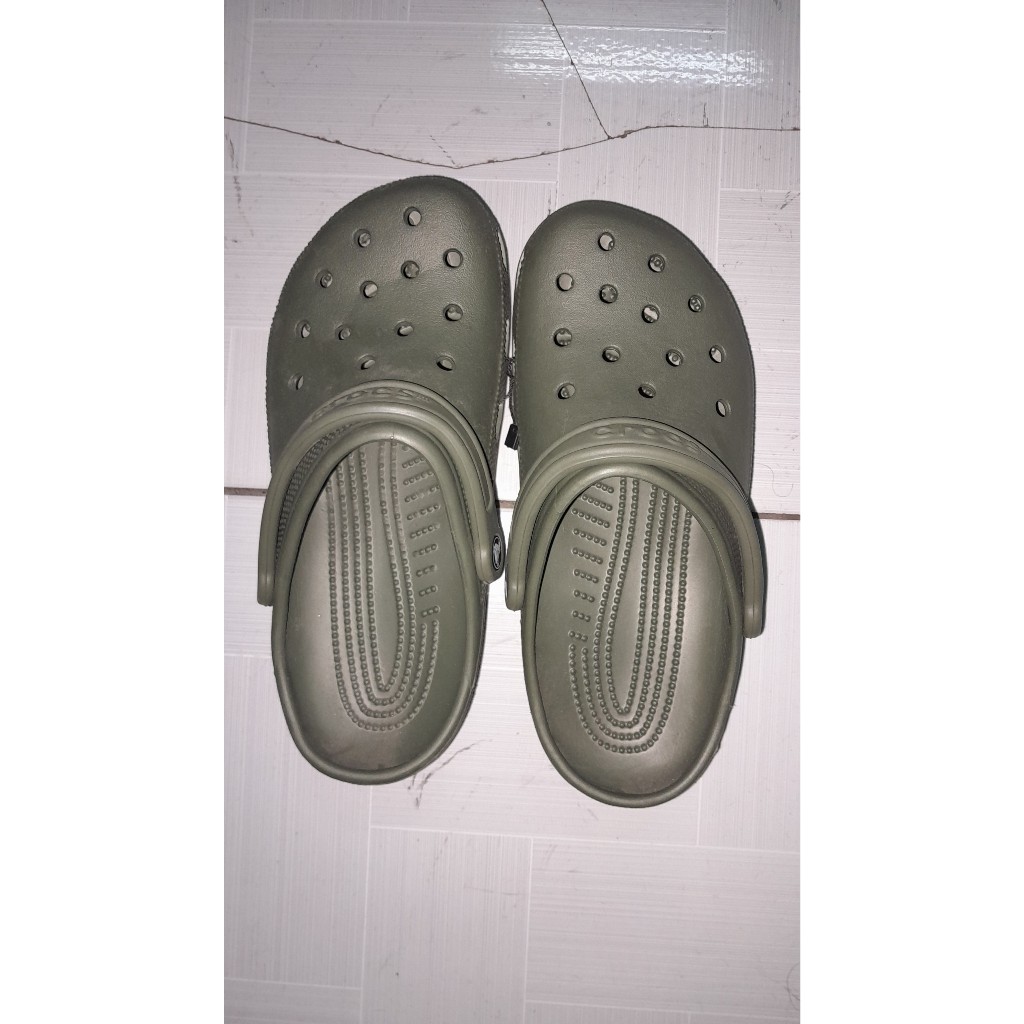 {Hàng Nguyên A }SỤC CROCS XANH RÊU (quân đội) TẶNG KÈM CHARM | Shopee ...