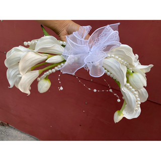 Bó hoa cưới hoa rum trắng và ngọc trai giả vô cùng sang trọng