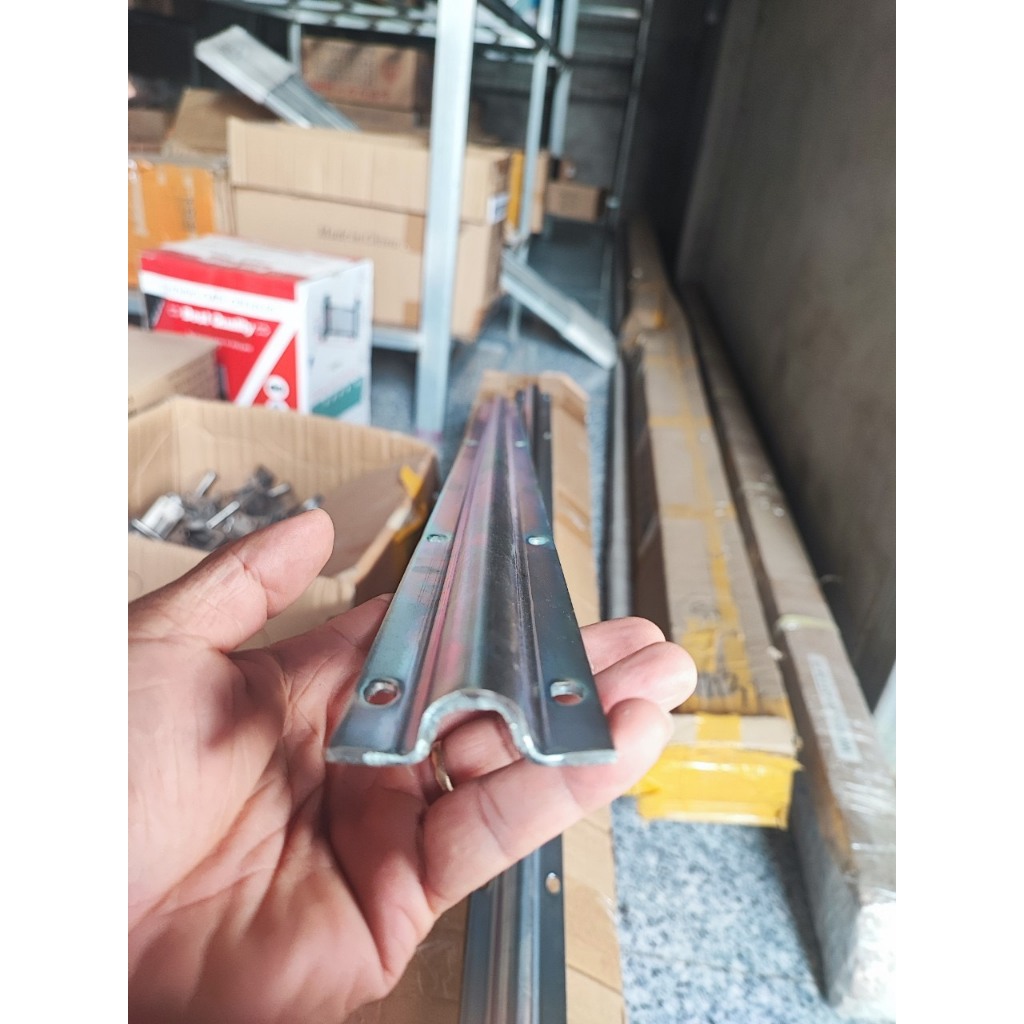 Ray cửa cổng lùa U22mm  (U Lớn) - dài 1m