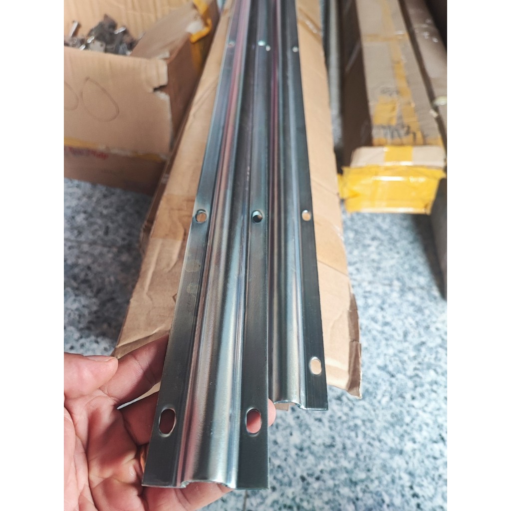 Ray cửa cổng lùa U22mm  (U Lớn) - dài 1m