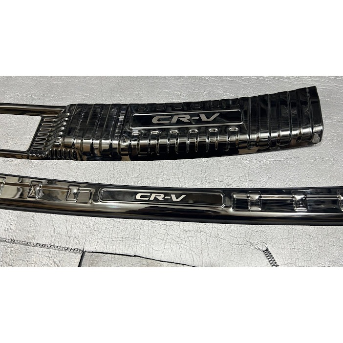Ốp chống trầy cốp xe Honda Crv 2023-2024, Mẫu hợp kim Titan,Chống xước, chống trượt hiệu quả