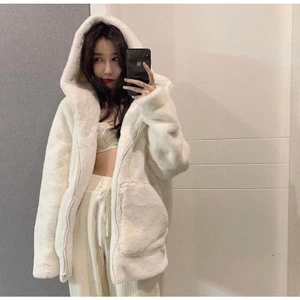 Áo Khoác Lông Thỏ Trơn Mềm Mượt Mũ 2 Lớp Dày Dặn Cao Cấp Form Dáng Thời Trang Unisex Nam Nữ Cực Hottrend 2023