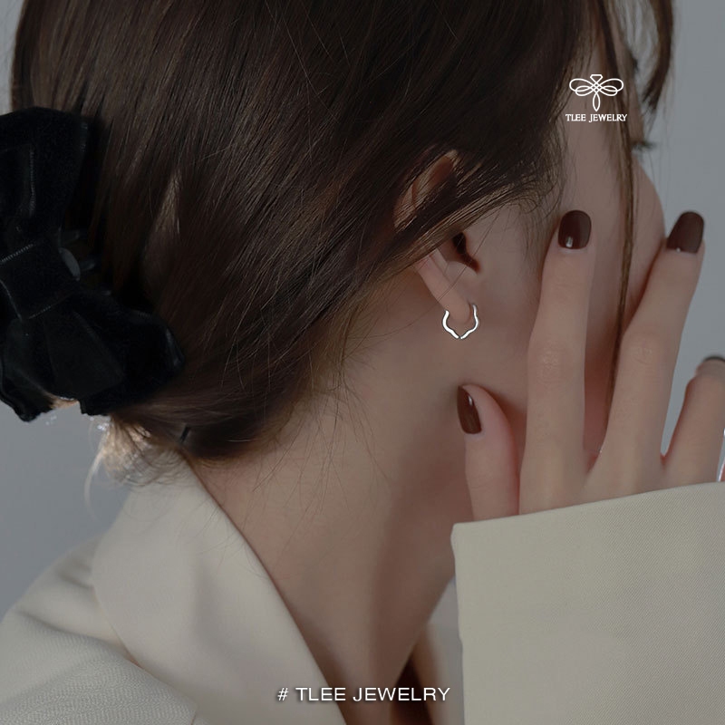 Khuyên tai bạc nữ TLEE, bông tai tròn trơn hình cánh hoa xinh xắn TLEE JEWELRY B0500