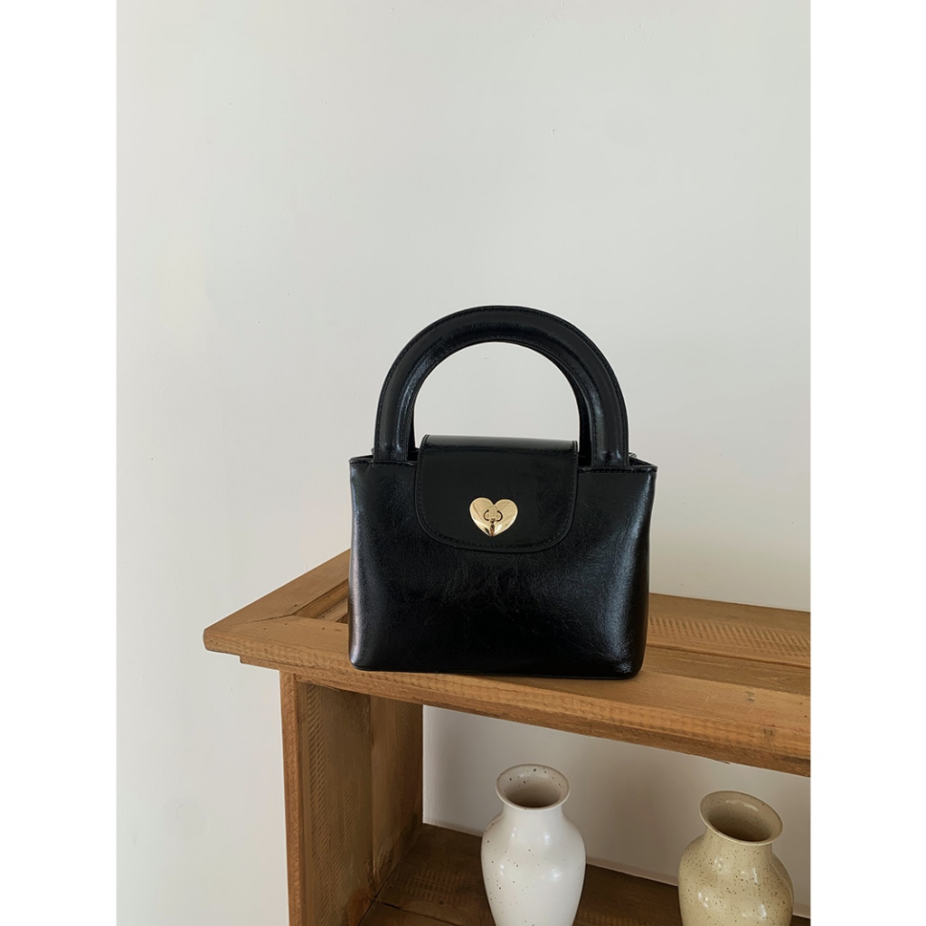 SẴN] Túi Xách Nữ Khoá Trái Tim Carry Studio Size 22cm Túi Xách Nữ