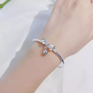 Vòng Đeo Tay Mạ Bạc Gắn Nơ Đính Chuông Nhỏ Ngọt Ngào Dễ Thương B135