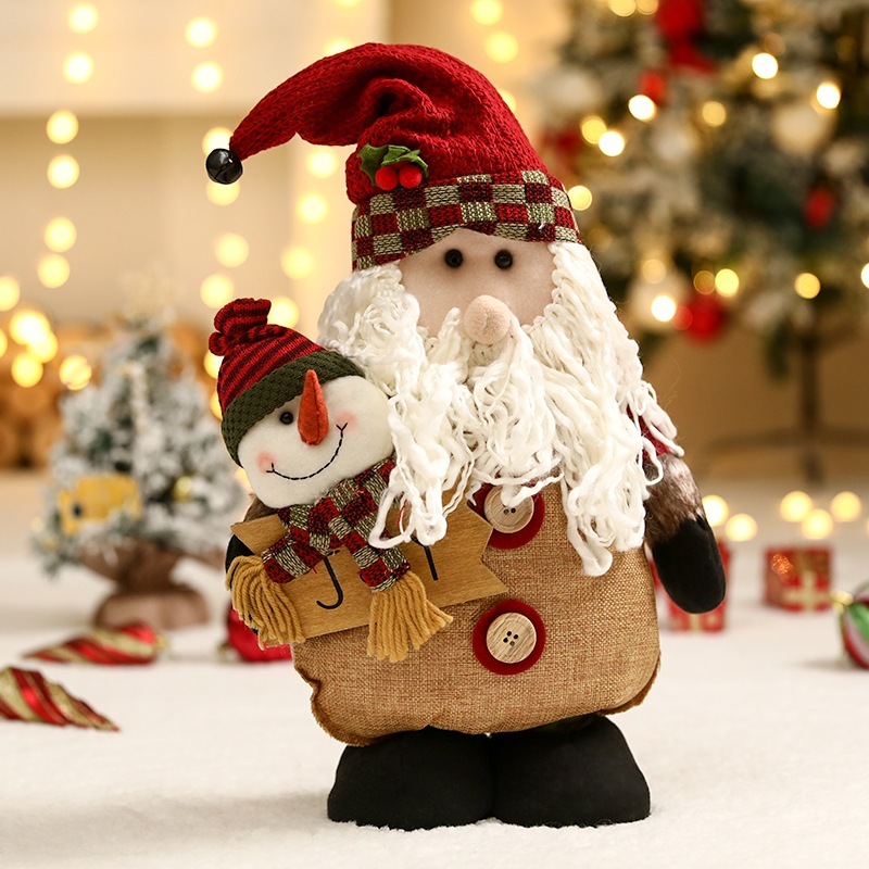 Người nộm Ông già Người tuyết Tuần lộc đứng vững để cạnh cây thông Noel trang trí Giáng sinh sang trọng